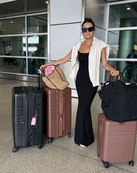 airport-outfit-friday-5-1-560x706.jpg